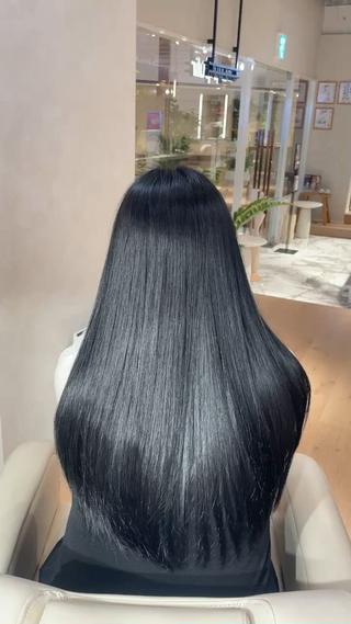 黒過ぎない透明感のあるBlueblack
髪質改善カラー
カラーをするだけで艶々になります