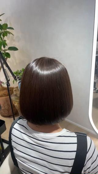 ほんのりOlive brown
髪質改善カラー
カラーをするだけで艶々になります