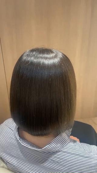 Olive brown
赤みを消した透明感たっぷりカラー♡♡
髪質改善カラー
カラーをするだけで艶々になります