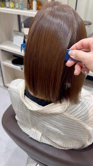 酸性ストレート
アイロン、艶出しプロダクト無しハンドブローのみの仕上げです！ 