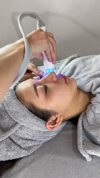 水素水の力で毛穴の汚れを除去します！ 