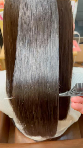 トリートメントを使用し更に艶感UPのダイヤモンドストレートパーマ
お客様のなりたい姿を実現します
是非お任せください