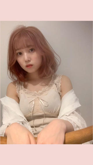 ピンクベージュ