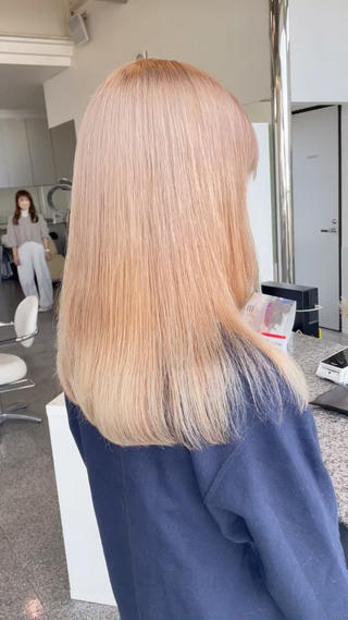 セミロング ハイトーン/ブリーチ 🤍足立里湖のヘアスタイル