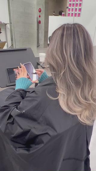 ホワイト系バレイヤージュ
お任せ下さい！ 