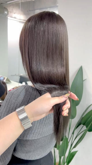 髪の毛が広がってまとまらない。。
髪がぼさぼさで艶がない。。
ドライヤーに時間がかかる。。
.
これらに当てはまる方にオススメのトリートメントです！️
.
growの髪質改善は1回で効果感じれると思いますのでぜひ体感してみてください 