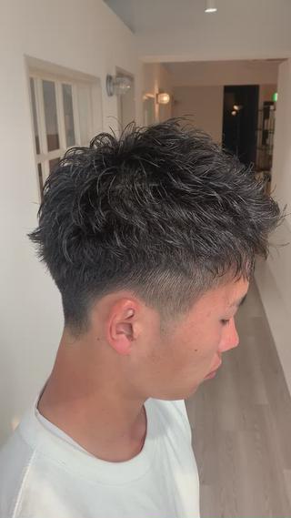 ベリーショート×ワンカールパーマ
直毛でピンピンになってしまう方におすすめ 