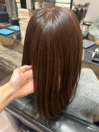 カットとカラーをして仕上げにトリートメントをしてうる艶髪になりました！
乾燥の時期なのでトリートメントとってもおすすめです！！ 