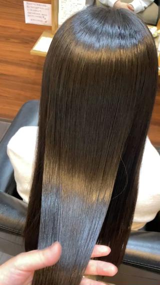 艶のある綺麗な後ろ姿に 