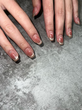 チークネイルにマグネットフレンチをプラス
フラッシュ時でもキラキラ可愛い♡
シンプルでちゅるんモテネイル 