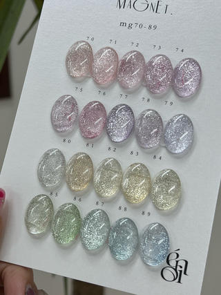 プラチナマグ入荷しました♡
マグネット×フラッシュラメのジェルです
夏にピッタリキラキラ 