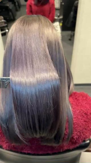 【シルバー×ほんのりラベンダー】
オンカラー時に髪質改善アプトグロスをプラス!
カラーしながら髪全体に潤いが行き渡り、サラサラに♪
色落ち後はホワイト系に変化していきます◎
ご予約は
【DM】→ @wave_house_tomato
【TEL】→ 0748-22-2836
【ミニモ】→「ウェーブハウスとまと」で検索
https://minimodel.jp/r/qOPa9X1
#髪質改善 #シルバーカラー #アプトグロス #東近江市美容室 #セミロング