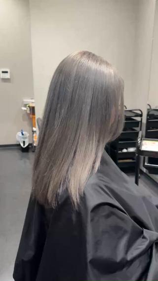 透明感抜群のハイトーンシルバーグレージュ!
ケアブリーチでダメージを最小限に抑えてます!
東近江市・八日市エリアでハイトーンなら
【ウェーブハウスとまと】で検索!
https://minimodel.jp/r/qOPa9X1
しっかりブリーチしても手触りなめらか!
ご予約はインスタDMまたはお電話で受付中!
@wave_house_tomato
#シルバーグレージュ #ハイトーンカラー #ケアブリーチ #東近江市美容室 #八日市美容室 #ウェーブハウスとまと