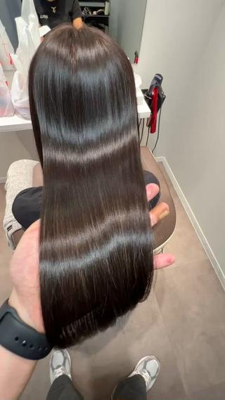 ウルトワトリートメントで髪の中に水分をたくさんいれて
ウルウル艶々に 