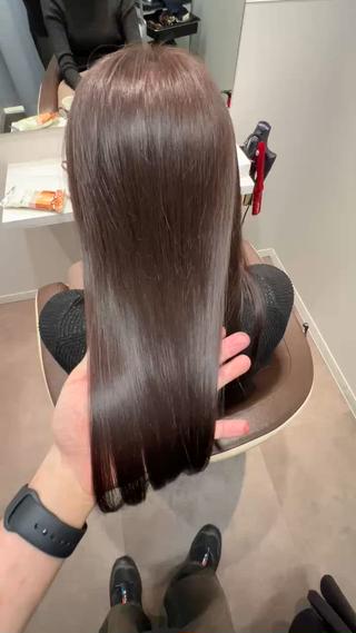 ほんのりピンクを混ぜたココアブラウンになります

ウルトワトリートメントでウルウル艶々に 