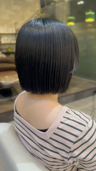 切りっぱなしのミニボブ
アイロンを入れてオイルで仕上げてます 
