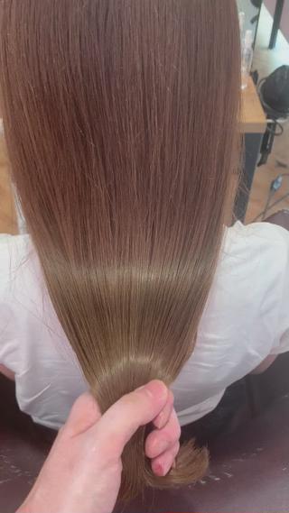 セミロング カラー 韓国🇰🇷レイヤー 映える顔周り🩷のヘアスタイル