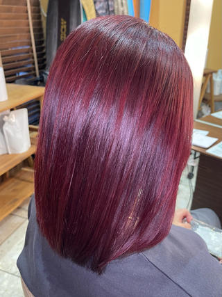 今からの時期にもぴったりなワインレッドカラー 