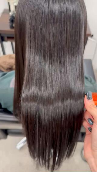 パヤパヤ広がる癖にも縮毛矯正がおすすめです 