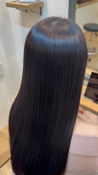 髪質改善トリートメントをするとここまでの
ツヤ感と柔らかさが出ます！！

縮毛矯正との相性抜群です

矯正があるないで何が変わるかもしっかりとご説明させていただきます！
髪の毛でお困りの方はぜひ！ 