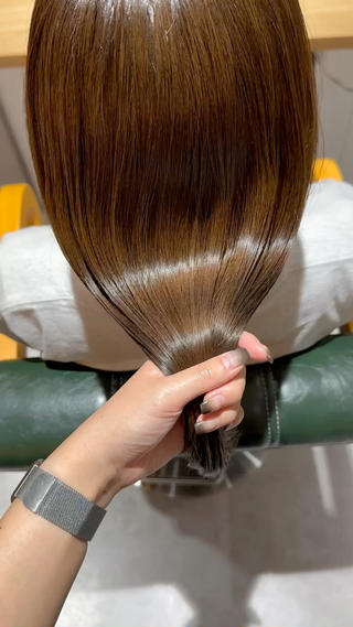 セミロング カラー 髪質改善 イオリのヘアスタイル