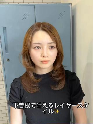 骨格に合わせたザクザクレイヤーカットで今らしいスタイルに！夏に大人気のブリーチ無して作る明るめベージュはツヤ感を持ったままダメージレスの施術で理想に！☆☆トータルで抜け感のある夏のトレンドスタイル☆ 