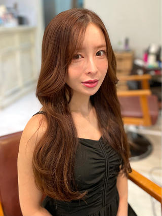 レイヤーカットのゆる巻きスタイル
#韓国巻きスタイル　で上品なスタイル

#髪質改善トリートメントでしなやかで指通りの良い質感

#海外ヘア #海外ガール #海外スタイル #海外ファッション #韓国巻き #韓国風ヘア #韓国風スタイル #ヨシンモリ 