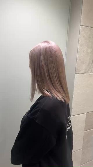 ブリーチリタッチカラーのお客様です

ピンク味を感じるミルクティー系 