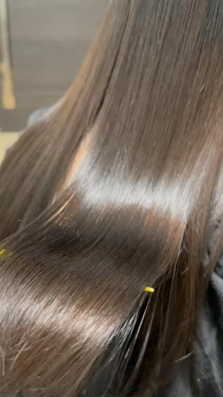 カラー施術やブリーチ施術をした髪の毛
ですがじっくり時間をかけて反応するので
安全に艶髪を作れます 