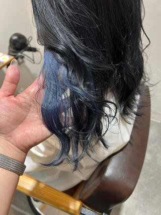 ワンブリーチでブルーのインナーカラー 