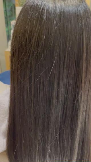 ダメージ毛でも剪定された薬剤と
アイロンでここまで復活します！ 