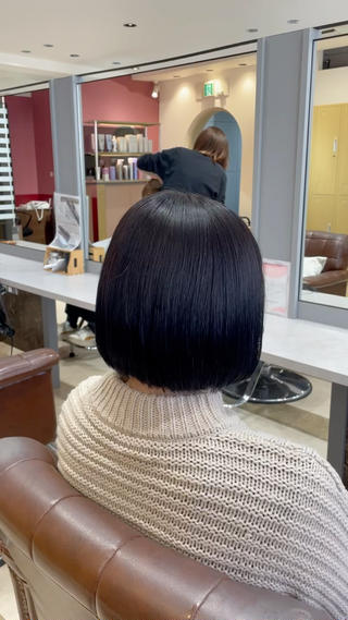 たくさんの方の成人式カラー任せて頂きありがとうございました

ほんのりパープルみを感じる事で外でも透明感がUPします 