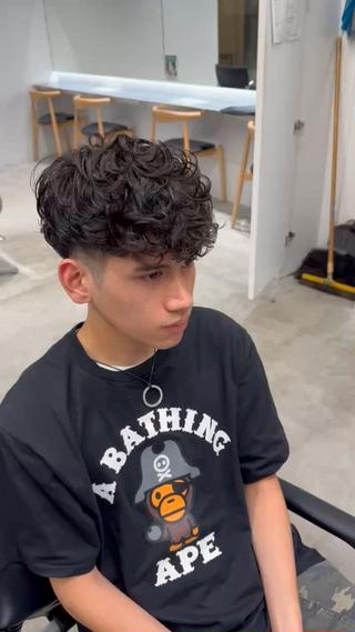 #メンズヘア＃メンズパーマ #パーマ男子#メンズミディアム
#メンズボブ#ツイストスパイラル#ツイストスパイラルパーマ＃波巻きパーマ #波巻きスパイラル#波打ちスパイラル#
マッシュ男子＃マッシュパーマ#福岡メンズカット ＃福岡メ
ンズパーマ ＃天神美容室＃福岡美容室＃波巻きパーマ＃波巻きスパイラル #ツイストスパイラルパーマ 