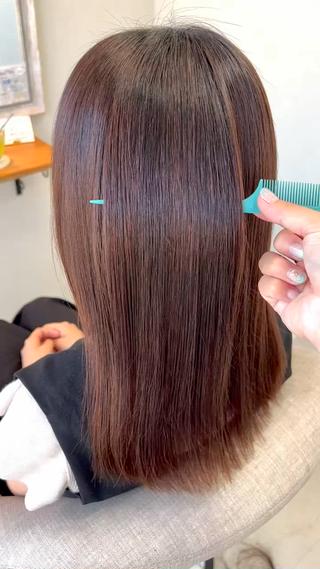 今の髪の現状をより良くしながら本来の髪に近づける事で艶とまとまりのある髪にする髪質改善ストレート。
※乾かしたのみ、仕上げアイロン、ブロー、オイル仕上げも無しです。

お写真の方もクセが強く、4ヶ月に1回の縮毛矯正ですがかけるたびに綺麗になってるとお声も頂いております。

今にない艶と滑らかでサラサラ、ツルツルな髪を体験できます！
その場限りの綺麗ではなく綺麗が続くような髪質改善を心がけております。

くせ毛、うねり、広がりでお困りの方は是非ご相談下さい。 