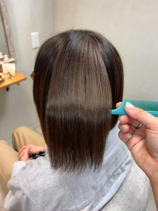 髪質改善ストレート。
髪になるべく負担をかけずに縮毛をかける事で自然なツヤとまとまりの髪へ
ハンドブローのみの仕上げでもまとまります。 