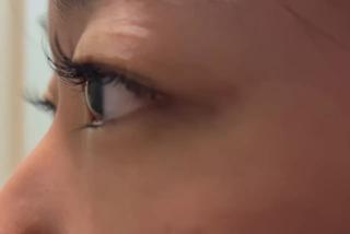 一重の方でも重すぎない目元に 