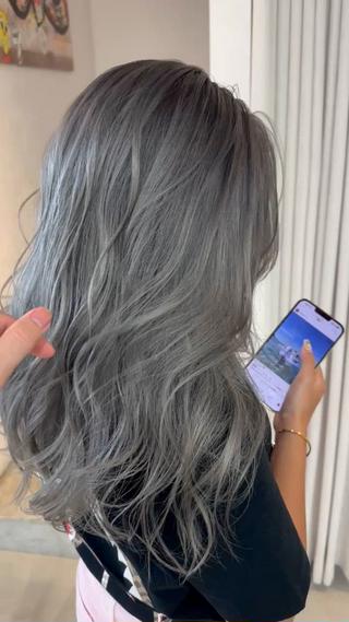 ブリーチ2回以上
シルバー

◉履歴、ホームケアで大きく仕上がりが変わります。
◉ロング料金が鎖骨下¥1100胸下¥2200スーパーロングで￥4400となります
◉イルミナカラー＋¥1650.塩基カラー＋¥1100
   エドルカラー＋¥1100
◉カラーシャンプーをご使用の方は2週間ほど前から通常のダメージケア用シャンプーに切り替えてください。（髪の毛に色が残っているとカラーが入りにくくなります）
◉頭皮への負担を防ぐため、その日のシャンプーは控えてください、しっかりと睡眠をとって、体調を整えておいてください。
（その時の体調で頭皮への負担が大きく変わります） 