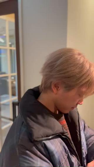 カラー メンズ 日比 海夏太のヘアスタイル