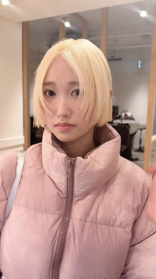 表参道の有名外資系サロンで5年下積み後、カラーの本場海外でさらに修行。今はハイトーンカラーのセミナーや、豊富な知識と圧倒的な技術力で年間2000人以上を担当。【ブリーチ＝痛む】という概念を変える、業界最高レベルのケア剤で作る(ツヤカラー）が人気！ナチュラル系からハイトーンまでお任せください！

#抜きっぱなしブロンド#ブロンド#ハイトーンカラー
#ハイトーンショート 