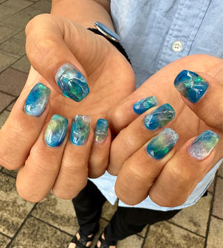 マグネットがしたから、キラキラ

#マグネットネイル
#青ネイル
#海ネイル

うるうる海ネイル


真っ青な海ネイル 