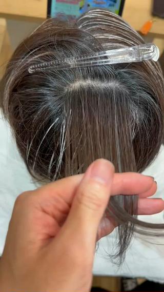 シークレットハイライト
↓↓↓
赤みを消したい
職場で怒られない透明感
色落ち筋にならない
1カラーでは出せないグレージュが可能


白髪ぼかしハイライト
↓↓↓
気になる顔周りは極細ハイライトで解決
明るく出来ない真っ黒白髪染めから卒業したい
白髪を今後ぼかしていきたい
白髪染めでは出来ない透明感あるカラーを楽しみたい
 