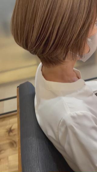 白髪率90%のお客様の仕上がりです。
ベースが明るめで12トーン以上であれば綺麗なグレージュに持っていきやすいです。
※ベースが暗い場合はハイライトを繰り返しやり続けて少しずつ明るくしていくのをオススメします
パーマ、矯正、紙質改善ストレート、デジタルパーマ履歴ある方はお断りする場合がありますので御理解ください。

#ショート#大人ショート#脱白髪染め#白髪ぼかしハイライト#ボードハイライト#白髪ぼかし#白髪染め 
