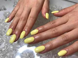 イエロー
高品質ジェルネイルを使用しております 