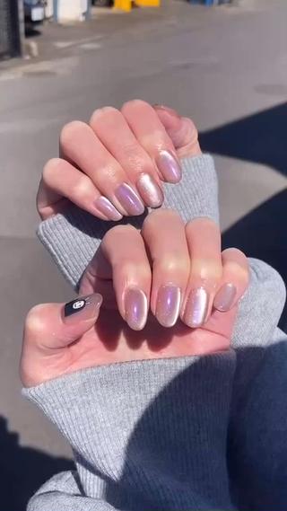 オーロラ×マグネット×先端ラメ
withカオナシ
きゃわいー
❁千葉市稲毛区宮野木町
︎予約確定後に住所詳細お送りいたします
❁無料駐車場あり
❁ご予約はミニモ・DM・公式LINEから受付しています
#マグネットネイル#ちゅるんネイル#オーロラネイル#ネイルデザイン#ジブリネイル#おしゃれネイル#オフィスネイル#千葉市ネイル#稲毛区ネイル