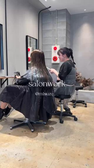 髪質改善+カラー+トリートメントは1番人気なメニューです️

私のお客様は80%のお客様がカラーと一緒に髪質改善、トリートメントをされています

髪質改善カラーはカラー剤に混ぜて塗布するので根元からしっかりケアができます♩

トリートメントで栄養と水分補給をしっかりすることで女の子が一度は憧れるぷるつや髪が再現できます

お客様のリアルオーダー
LavenderGreige
【髪質改善カラー+GLOBALmilbon repair 4steptreatment】
メニューに付いているトリートメントからランクアップしたトリートメントです。 