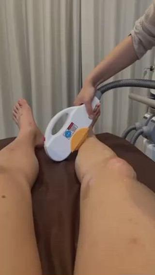 最新脱毛機！
1秒間に１０連写できるため他店よりも早く施術が出来ます 