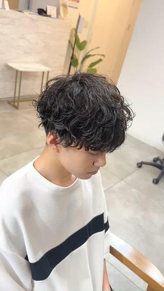 波巻きツイスパmix

新宿で高クオリティのメンズパーマを提供いたします！ 