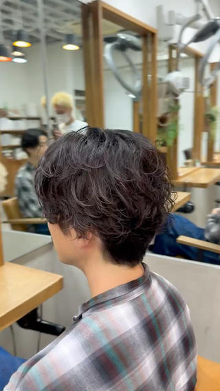 今年トレンドのフェザーパーマです！ 