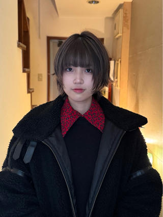 ザクザクレイヤーのショートウルフに暗めグレーカラー
中性的なスタイルにちょっぴり可愛らしさをプラス

━━━━━━━━━━━━━━━


cut ¥6,600
cut＆color ¥14,850
bleach color ¥17,800
treatment ¥4,400~
Instagramからのご予約で10%off


三軒茶屋駅  徒歩5分
WANDER Hair grooming 