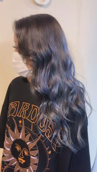 ロング 🌈8月末までシャ イン輝きハイトーン✨のヘアスタイル